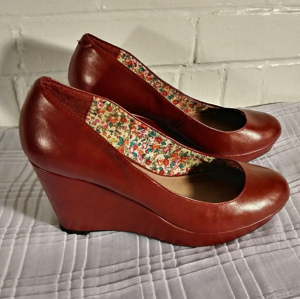 Vintage style red wedge heels
